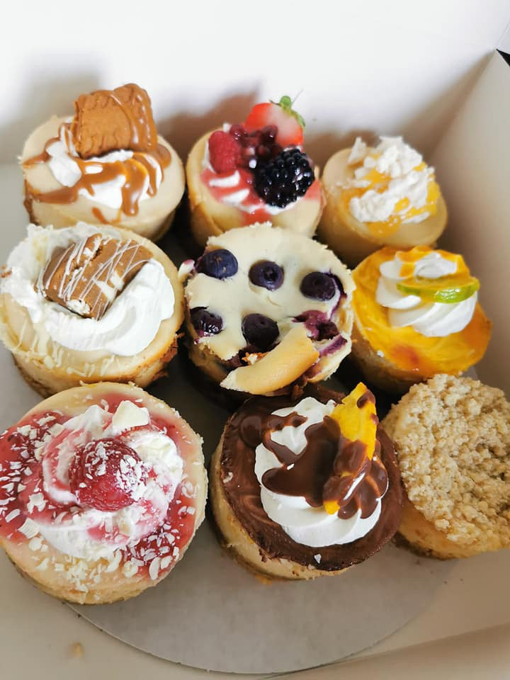 9 x Mini Baked American Style Cheesecake Box